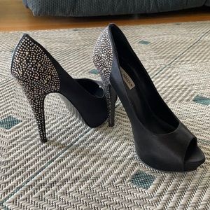 Steve Madden PLAYY-R BLK SATIN 9 heels